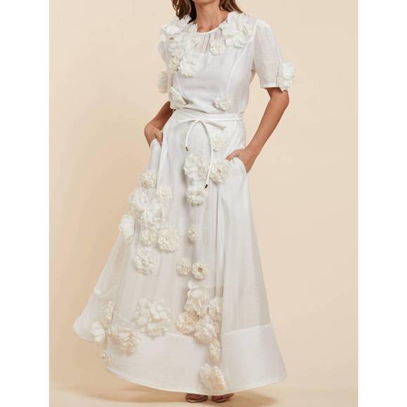 L'Atiste by Amy White Flower Fancy Crop
